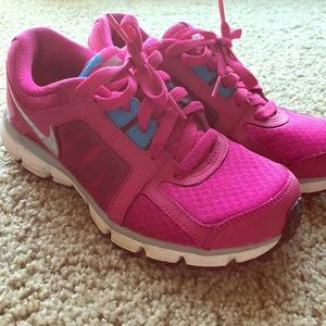 Pink Nike Dual Fusion ST2 sneakers (6.5)